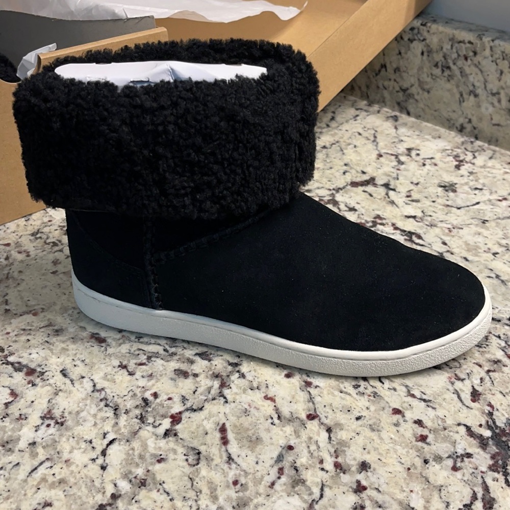 UGG Mika Classic Sneaker/Boots